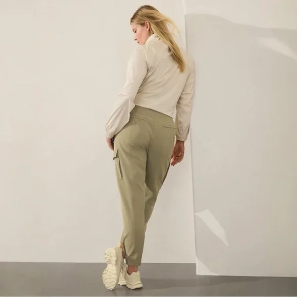 NWOT Athleta Endless High Rise Cargo Pant - Picture 7 of 9